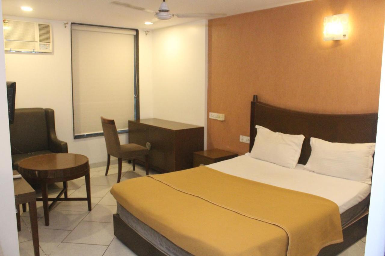 Hotel Western Court Boisar Exterior photo